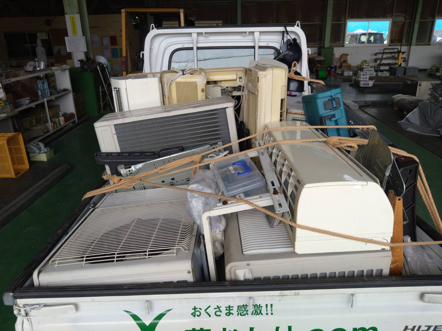 [画像]不用品を積んだ軽トラック